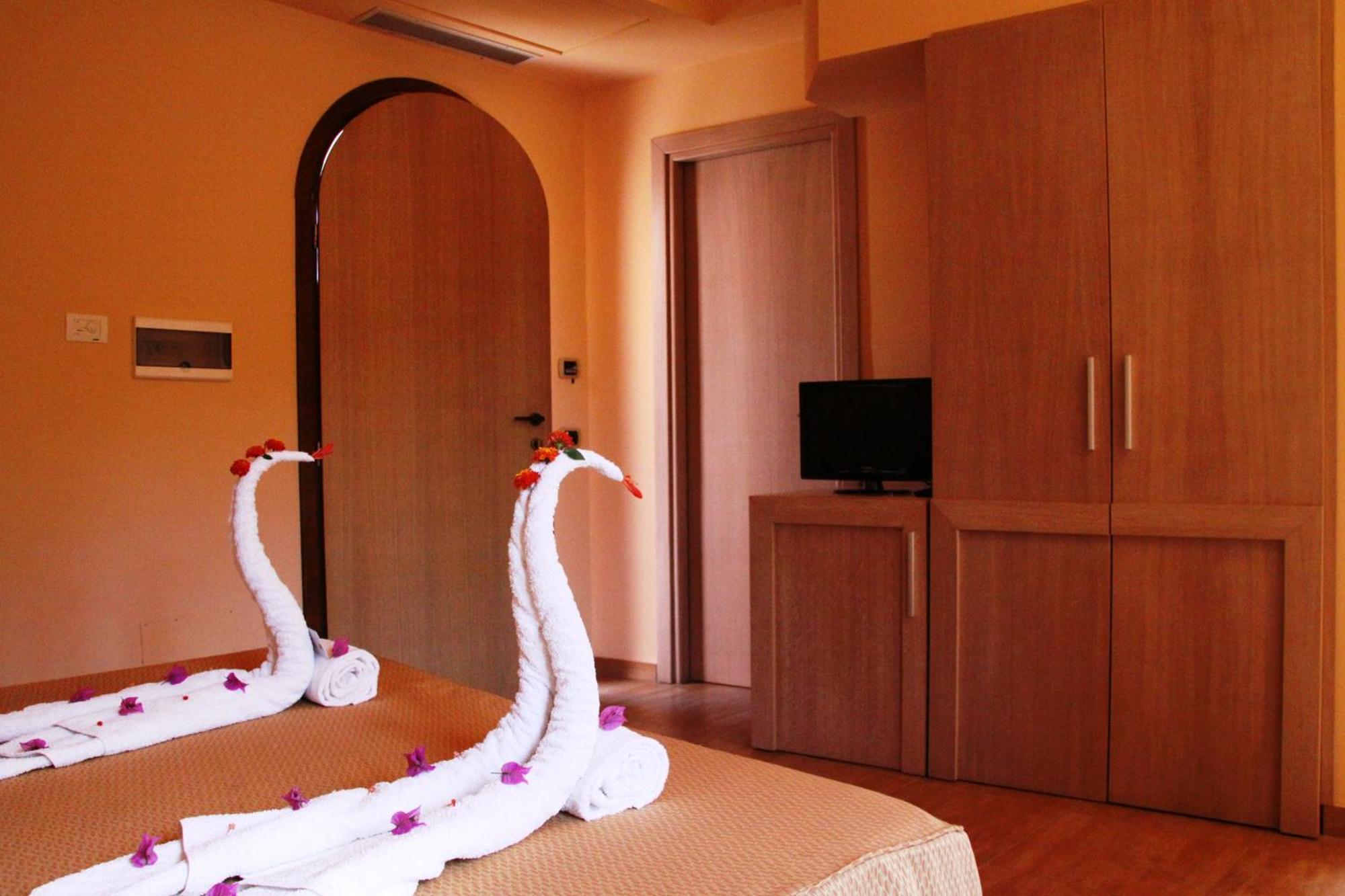 Solemare Club Village カーポ・ヴァチカーノ エクステリア 写真